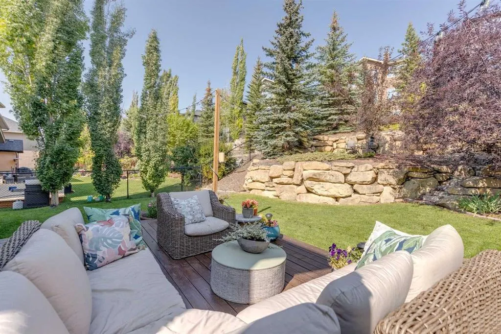 107 Aspen Stone Crescent SW