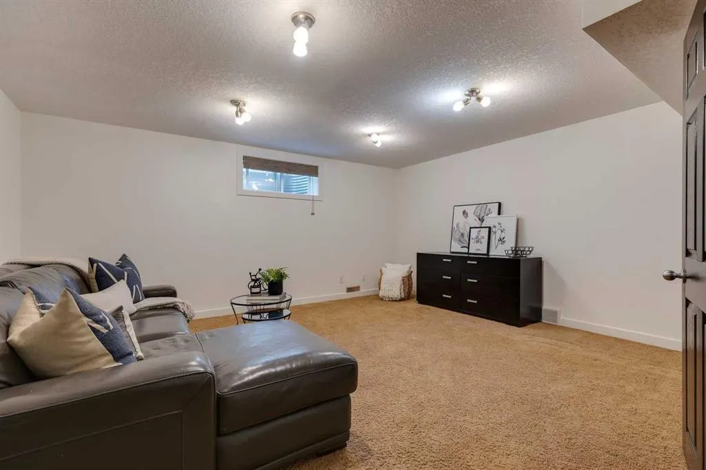 107 Aspen Stone Crescent SW