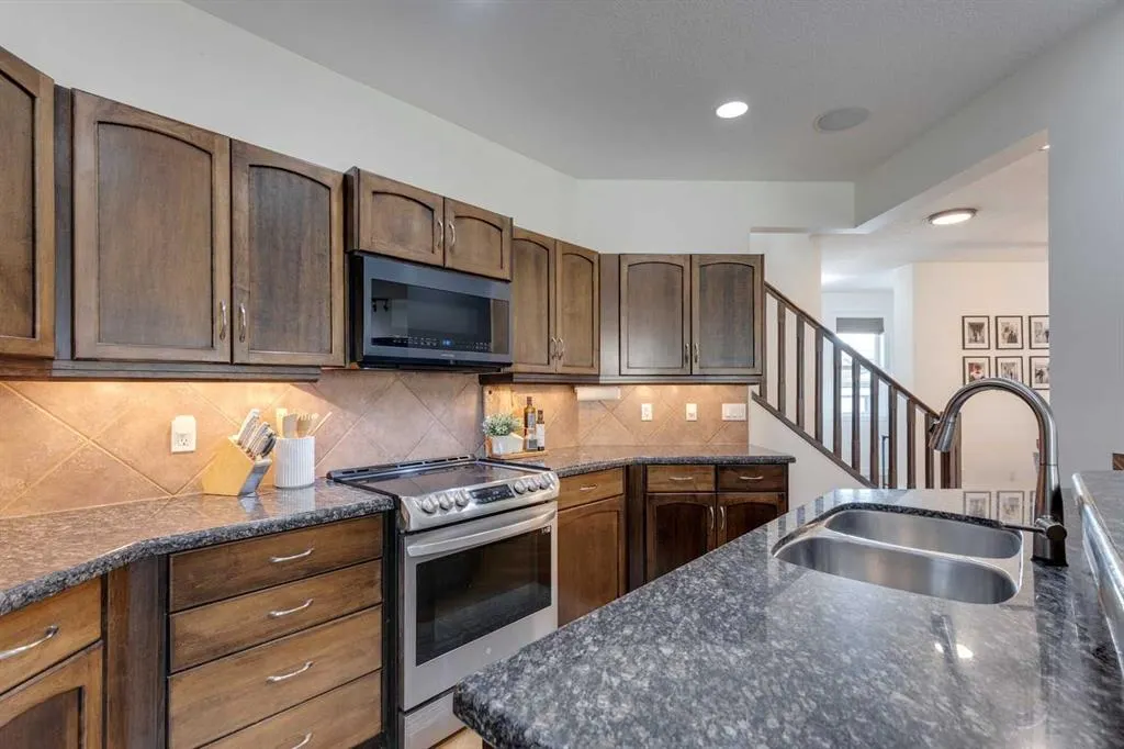 107 Aspen Stone Crescent SW