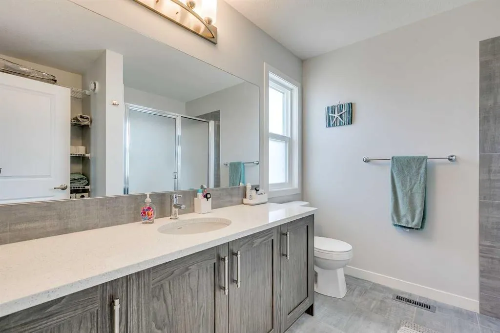 1112 Chinook Gate Bay SW