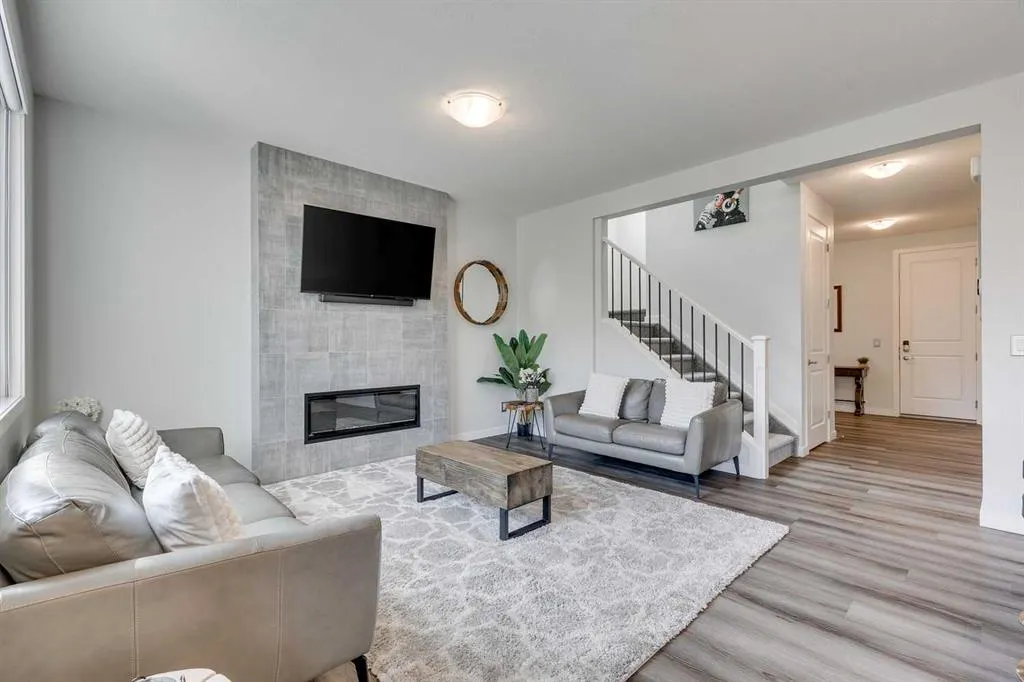 1112 Chinook Gate Bay SW