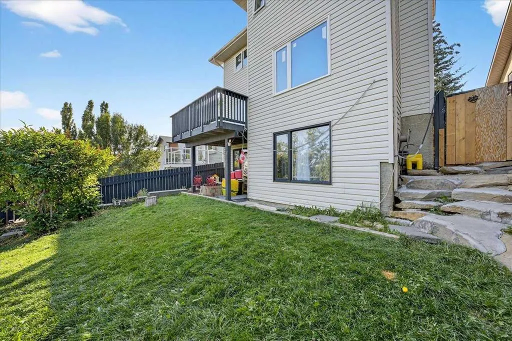 64 Macewan Park Rise NW