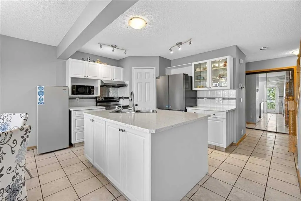 64 Macewan Park Rise NW