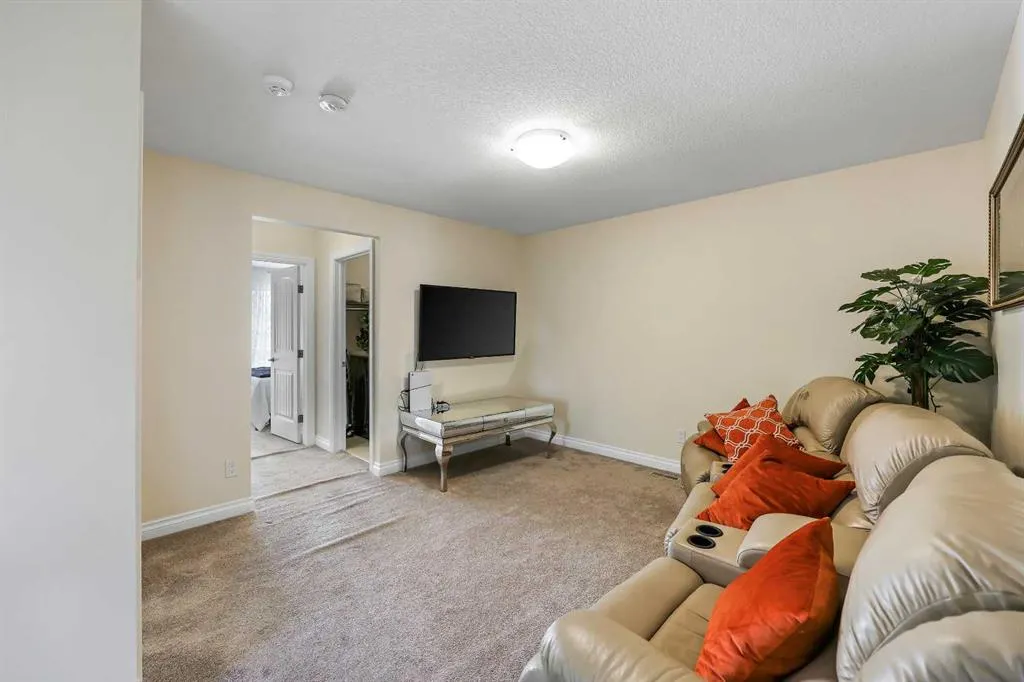 340 Lawthorn Way SE