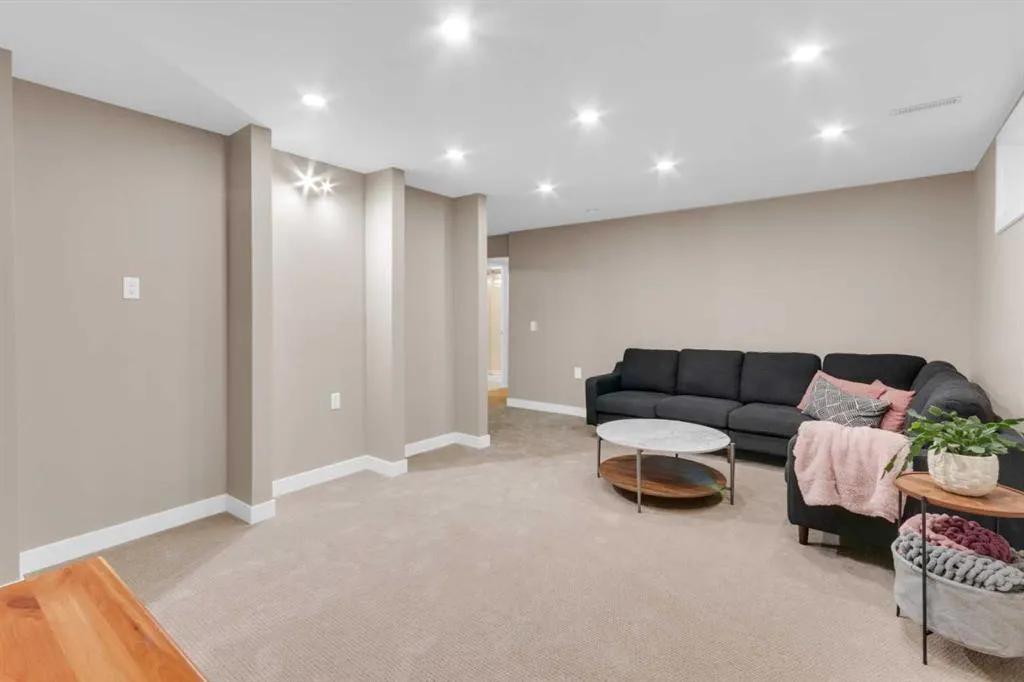 230 Evanscreek Court NW