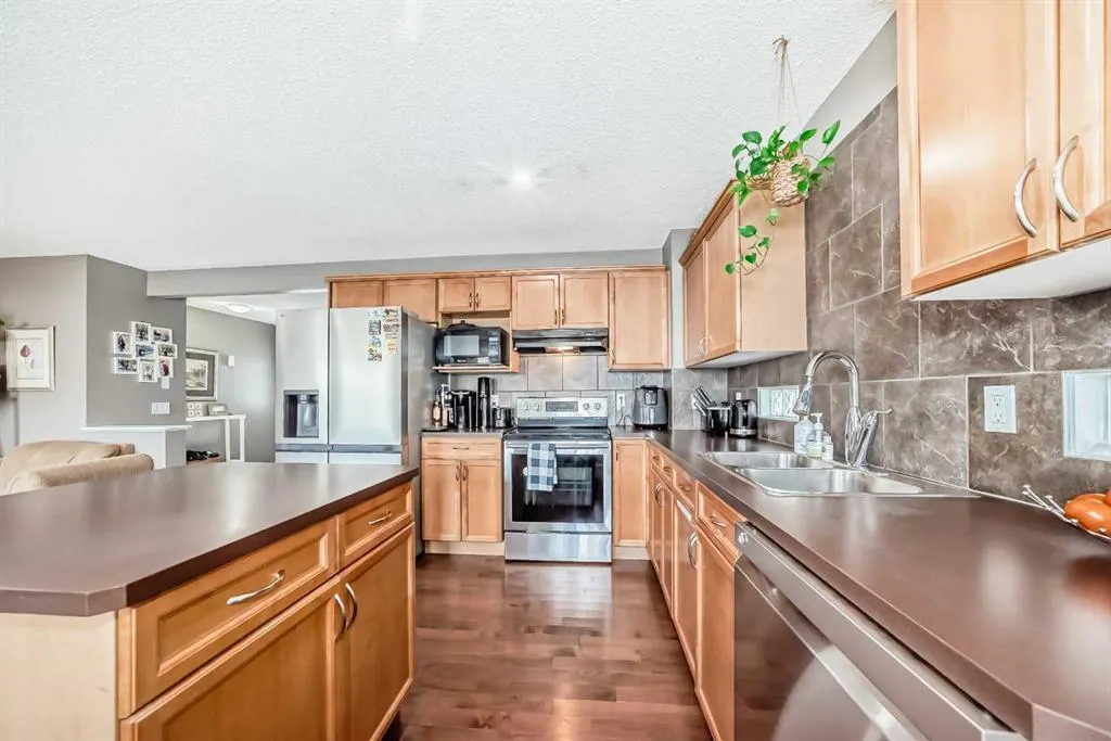 127 Covepark Green NE