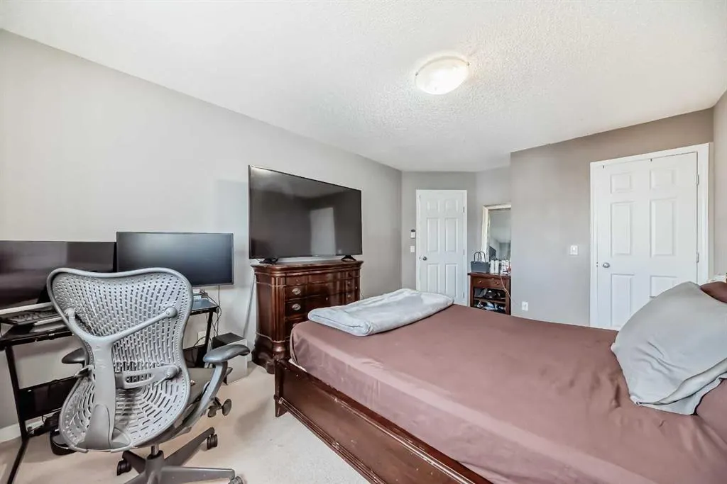 127 Covepark Green NE