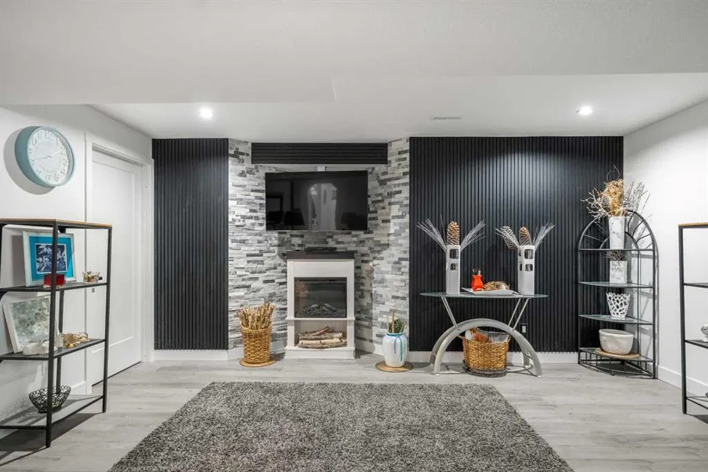 258 Chaparral Court SE