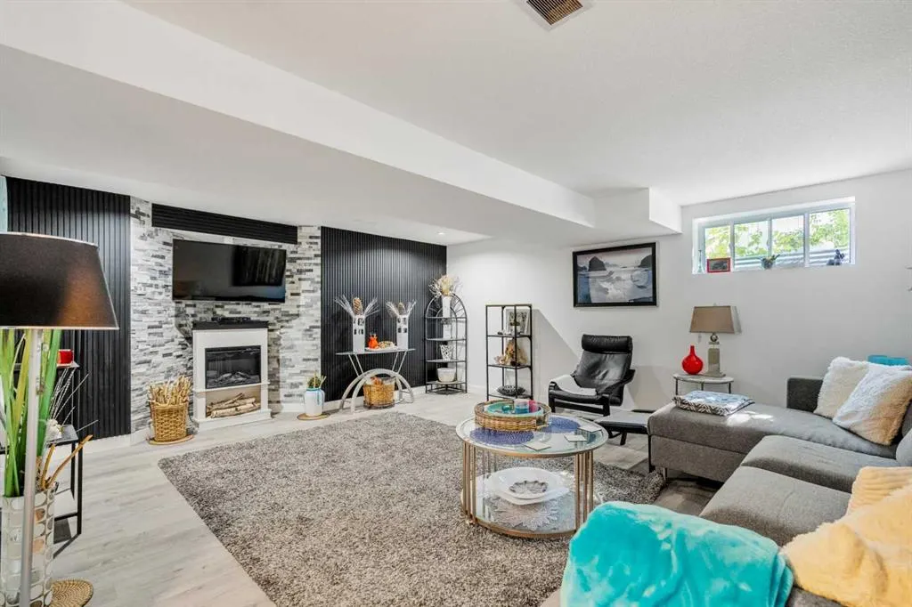 258 Chaparral Court SE