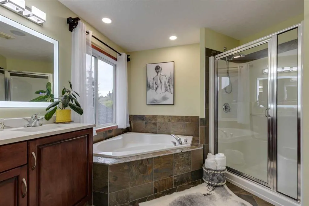 142 Discovery Ridge Boulevard SW