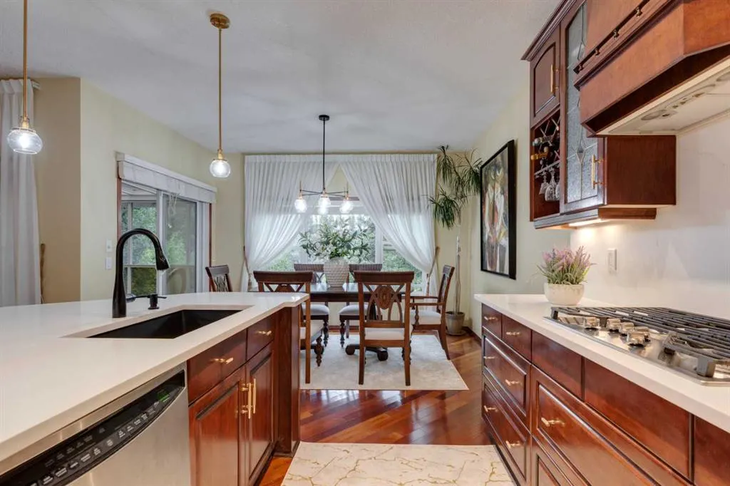 142 Discovery Ridge Boulevard SW