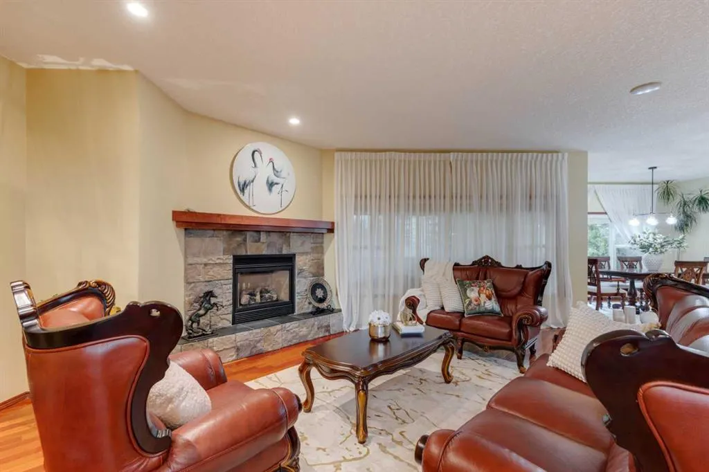 142 Discovery Ridge Boulevard SW