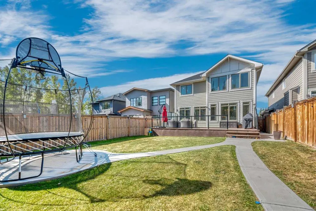 311 Tremblant Heights SW