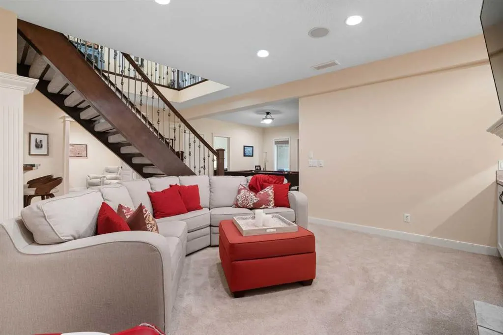 134 Discovery Ridge Boulevard SW