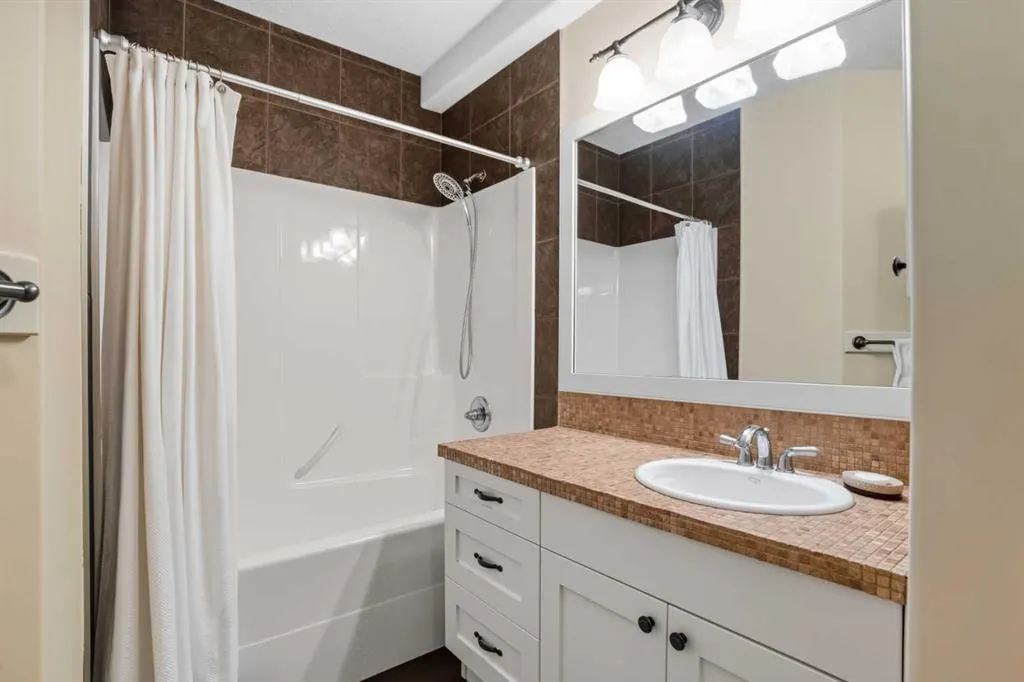 134 Discovery Ridge Boulevard SW