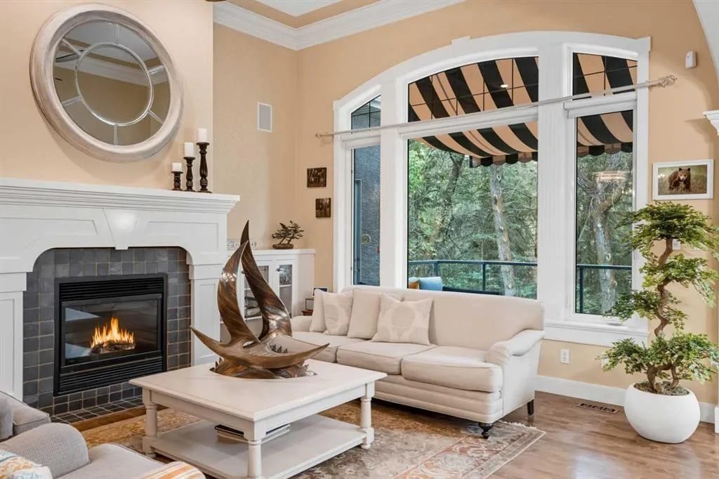 134 Discovery Ridge Boulevard SW