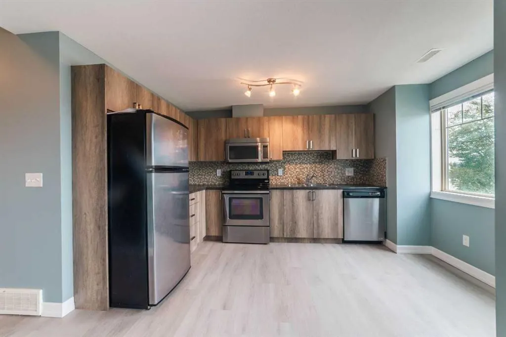 121 Copperpond Common SE, #1218