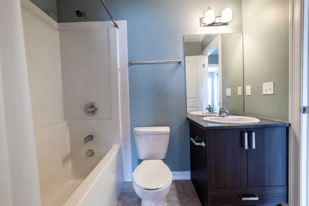 121 Copperpond Common SE, #1218
