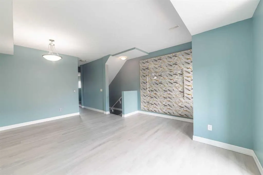 121 Copperpond Common SE, #1218