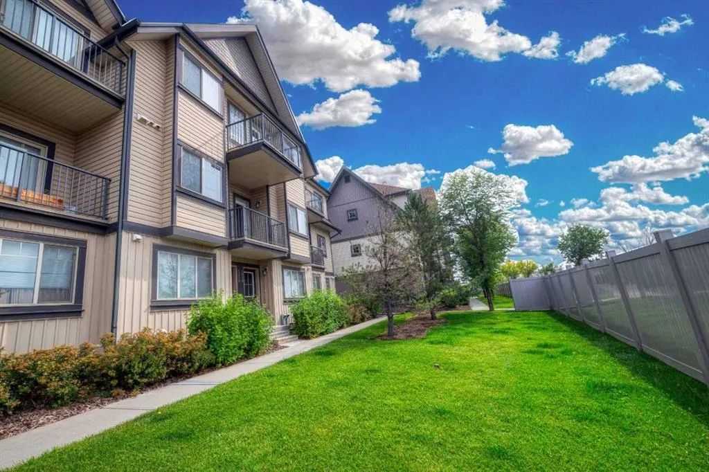 121 Copperpond Common SE, #1218