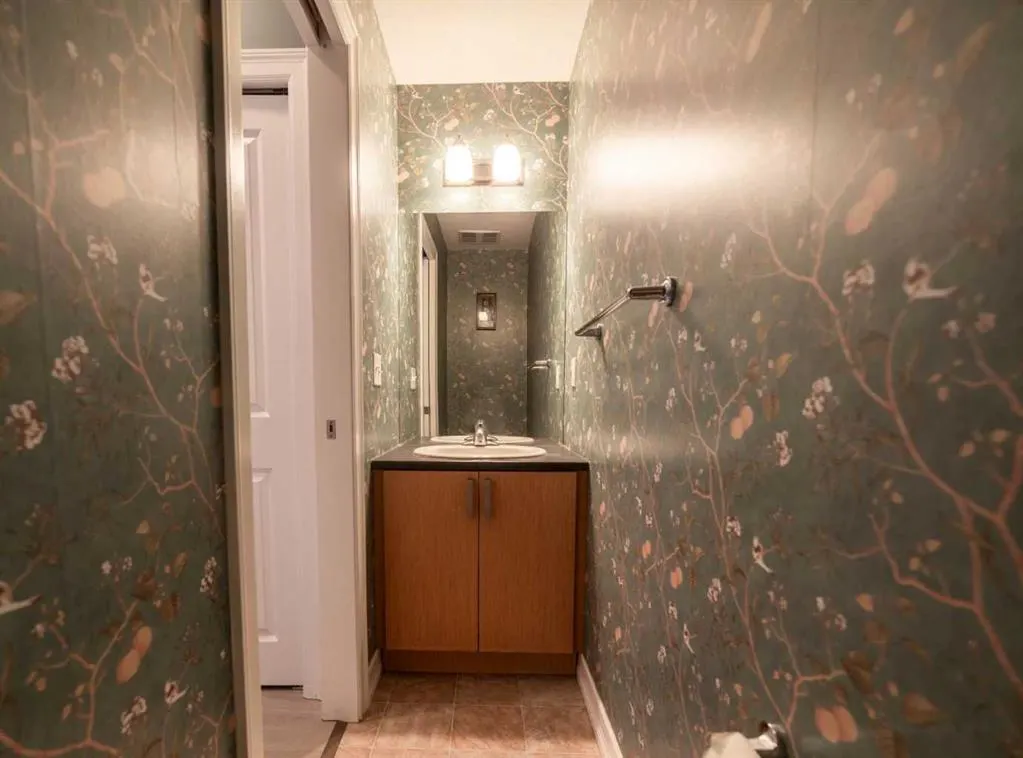 121 Copperpond Common SE, #1218