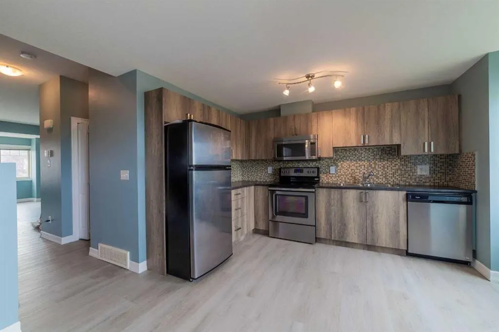 121 Copperpond Common SE, #1218