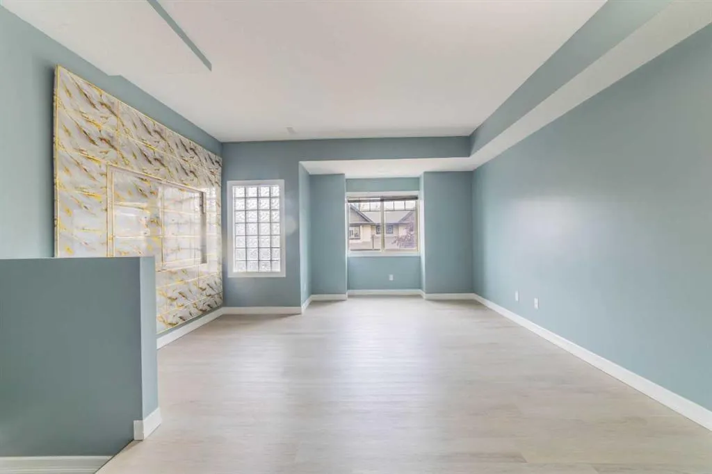 121 Copperpond Common SE, #1218