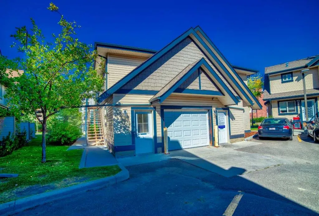 121 Copperpond Common SE, #1218