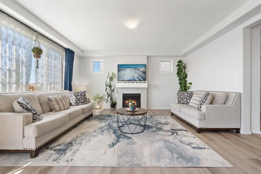 633 Windrow Manor