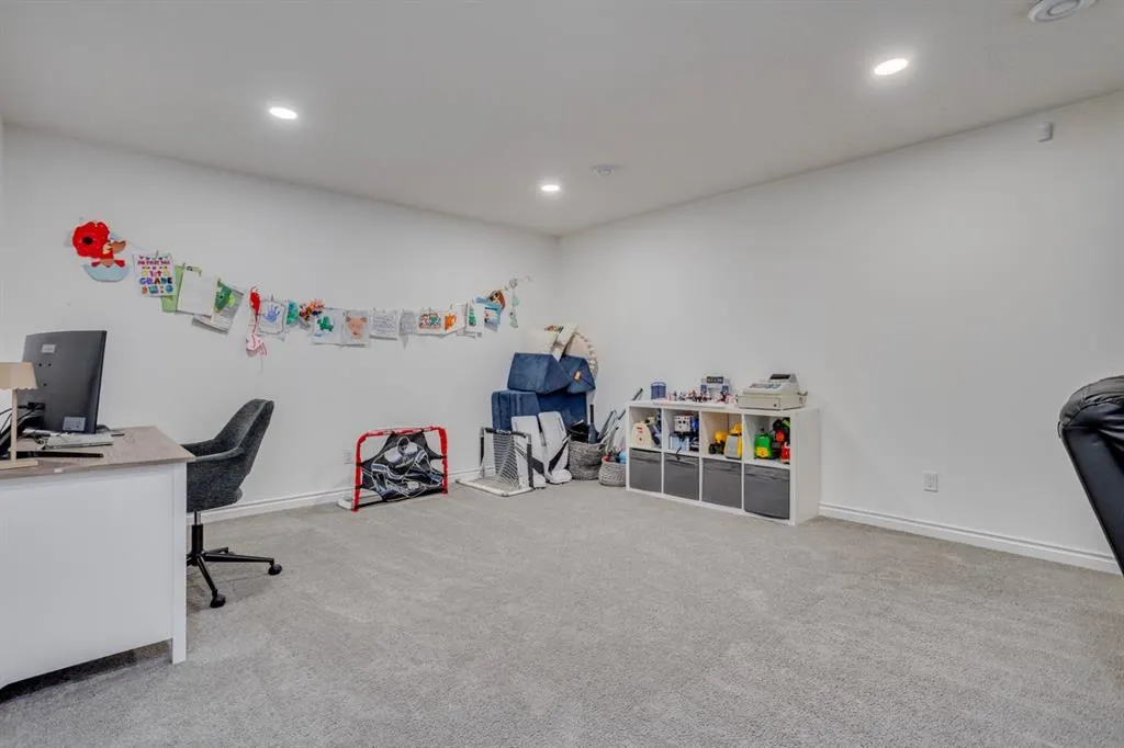 204 Dafoe Way