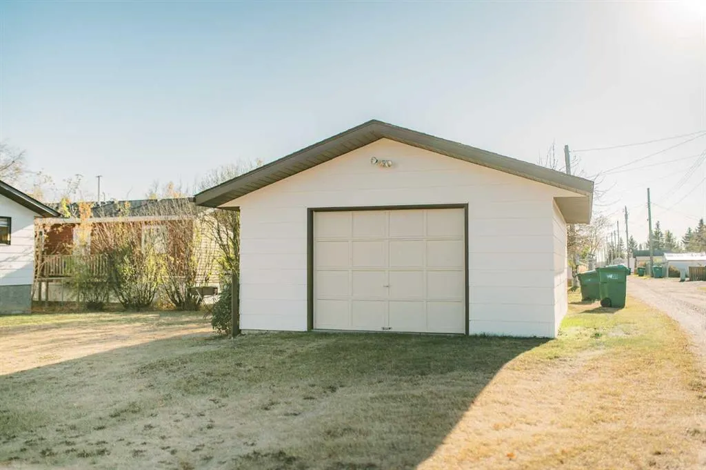 121 3rd Avenue S