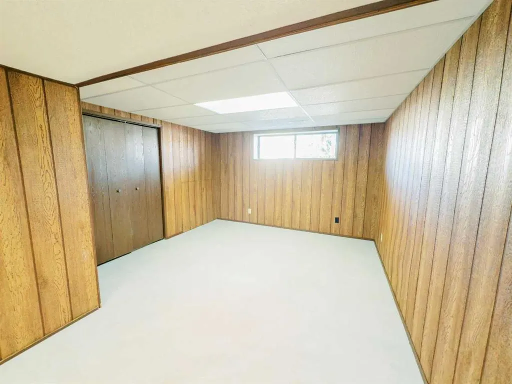 121 3rd Avenue S