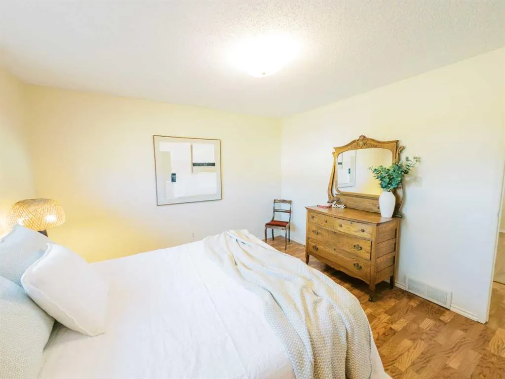121 3rd Avenue S