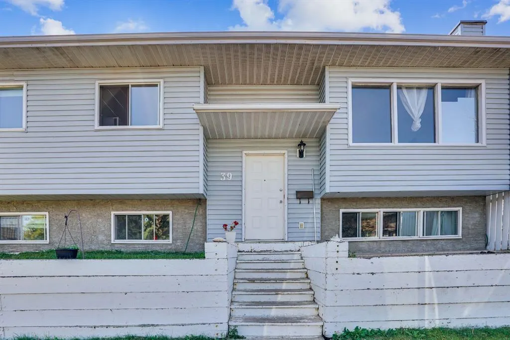 39 Ventura Road NE