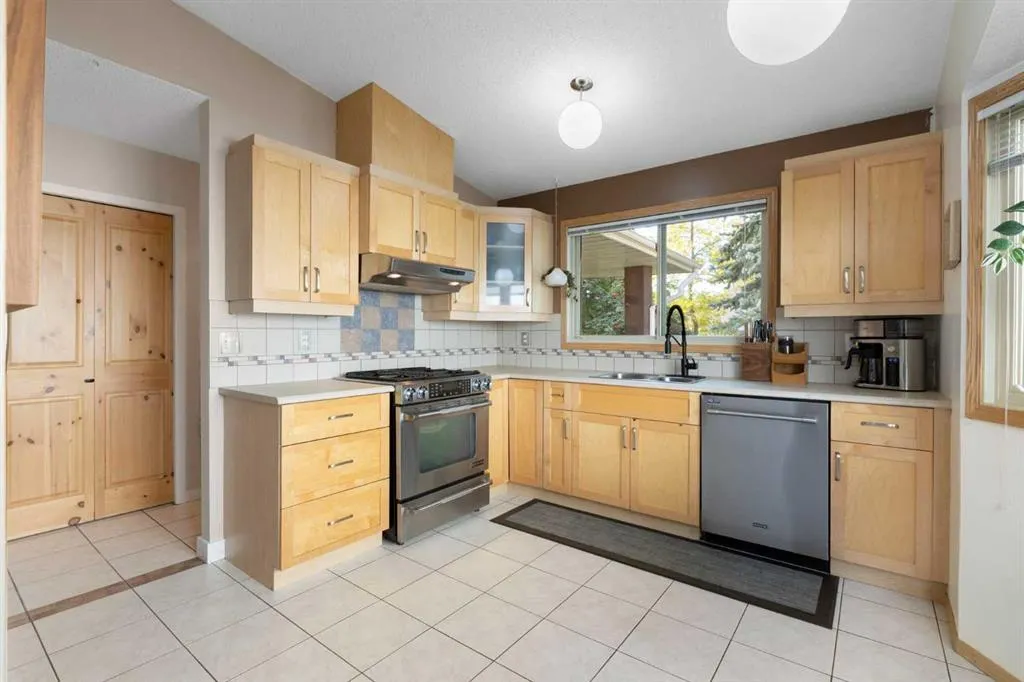 76 Edgedale Drive NW