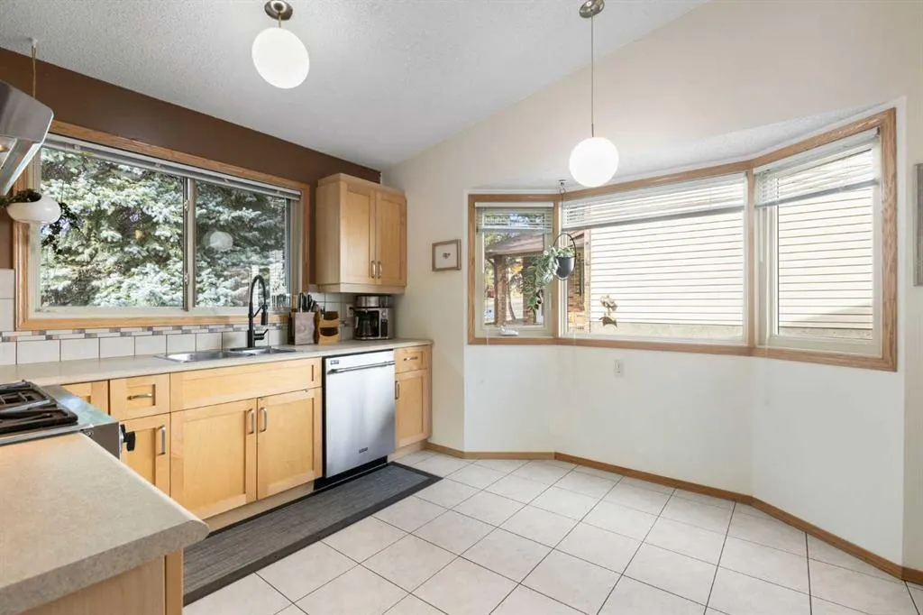 76 Edgedale Drive NW