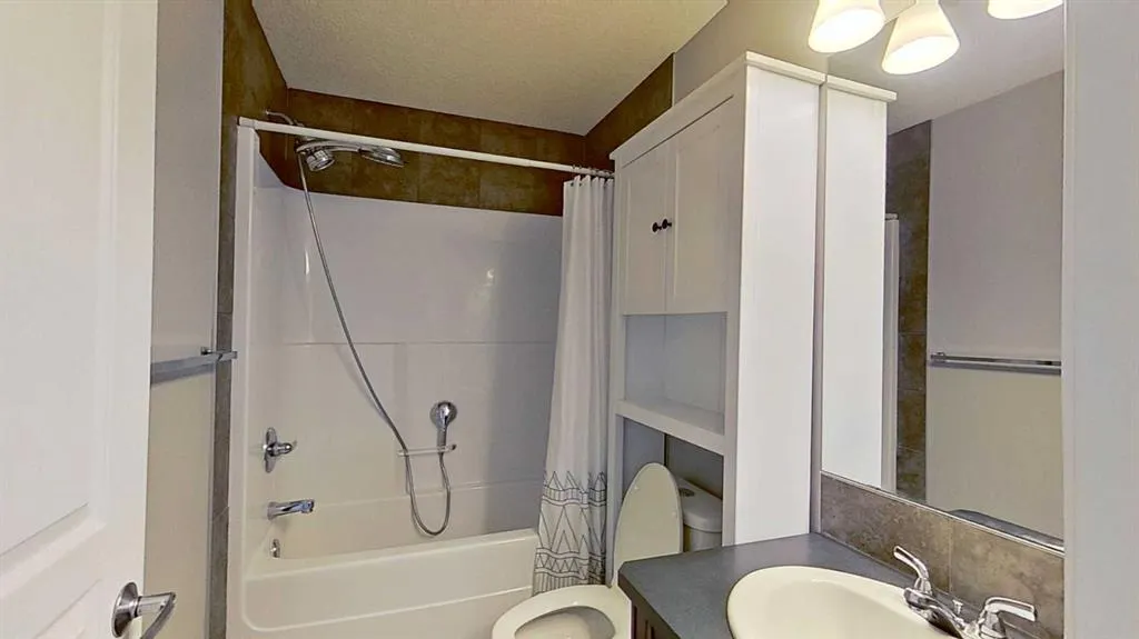 63 Elgin Meadows Park SE