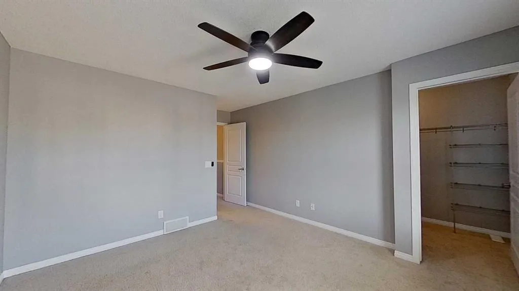 63 Elgin Meadows Park SE