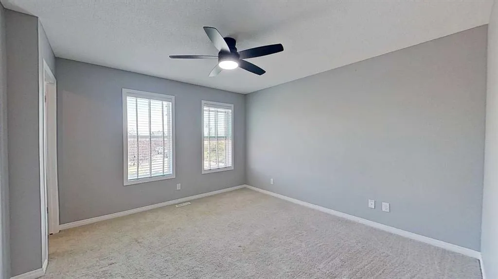 63 Elgin Meadows Park SE