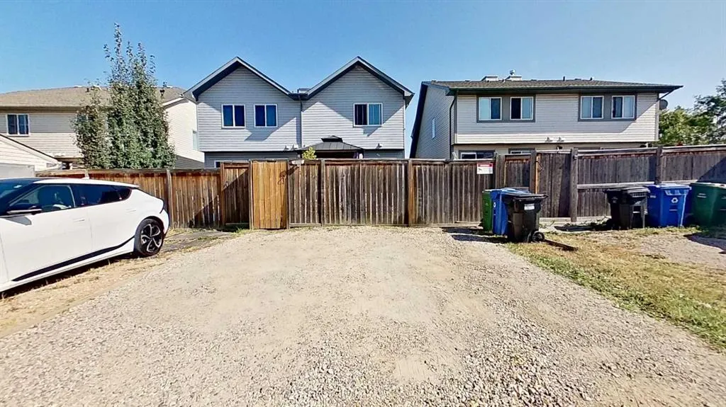 63 Elgin Meadows Park SE