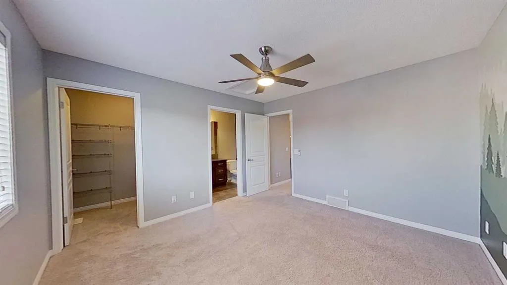63 Elgin Meadows Park SE