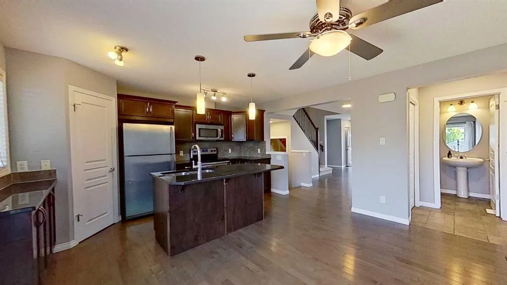63 Elgin Meadows Park SE