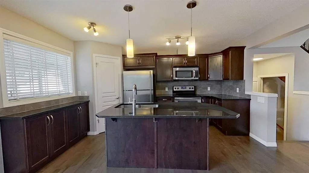 63 Elgin Meadows Park SE