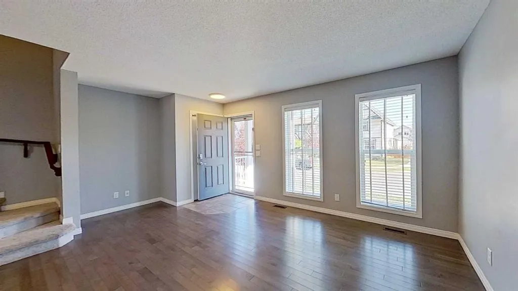63 Elgin Meadows Park SE