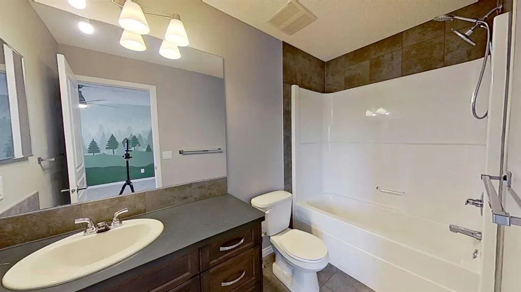 63 Elgin Meadows Park SE