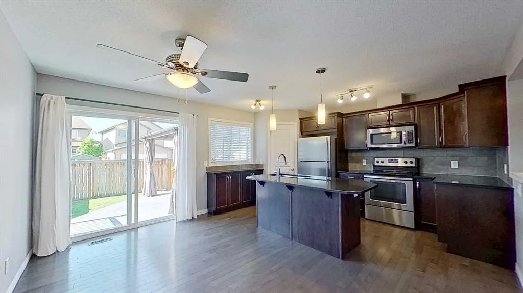 63 Elgin Meadows Park SE