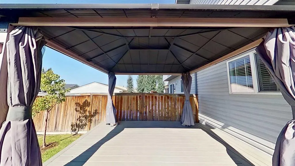63 Elgin Meadows Park SE