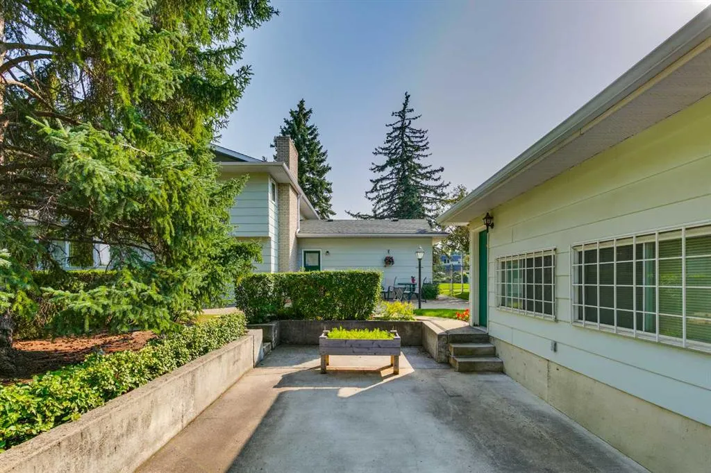 444 Willingdon Boulevard SE