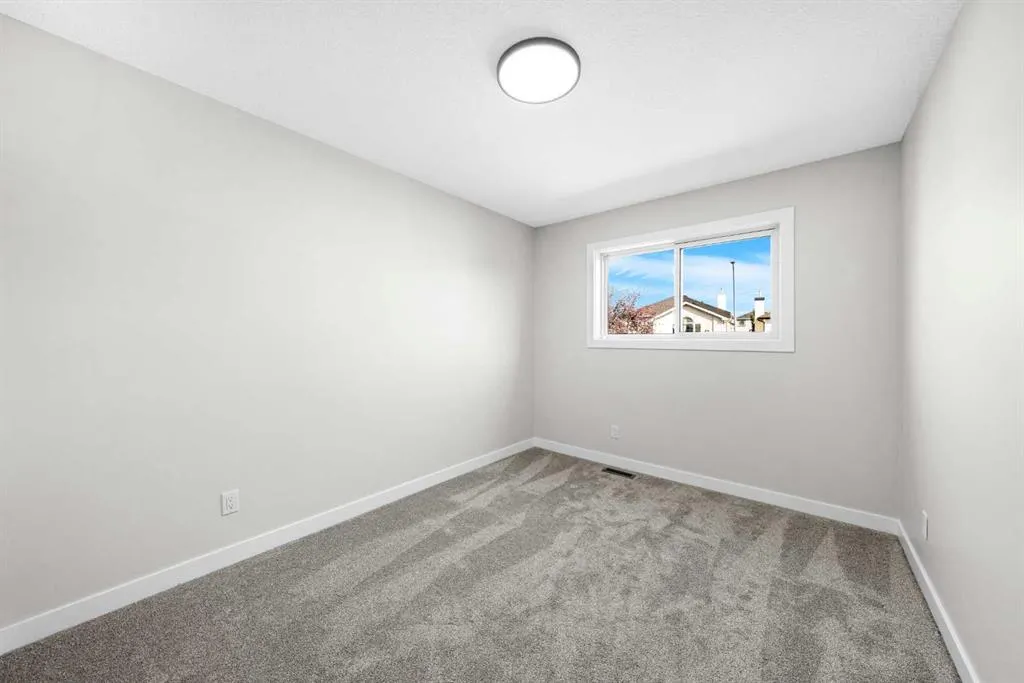 184 Panorama Hills Manor NW