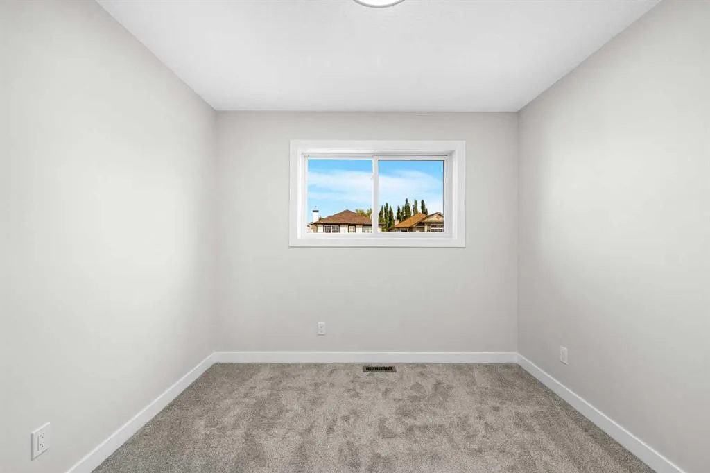 184 Panorama Hills Manor NW